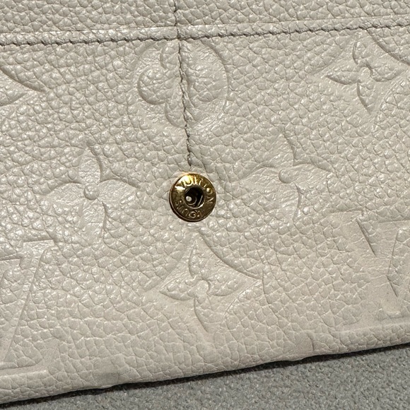 Beautiful Authentic Louis Vuitton Ivory Empreinte Sarah Long Wallet - Picture 12 of 12